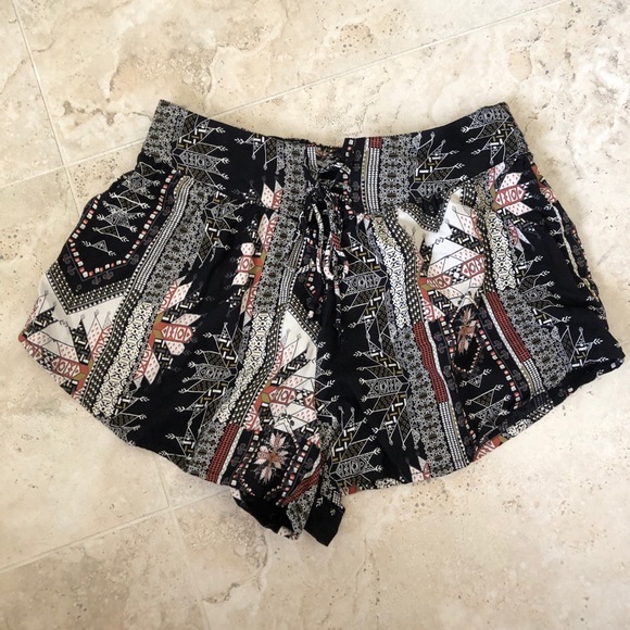 Sun & Shadow Print Shorts - Picture 2 of 8